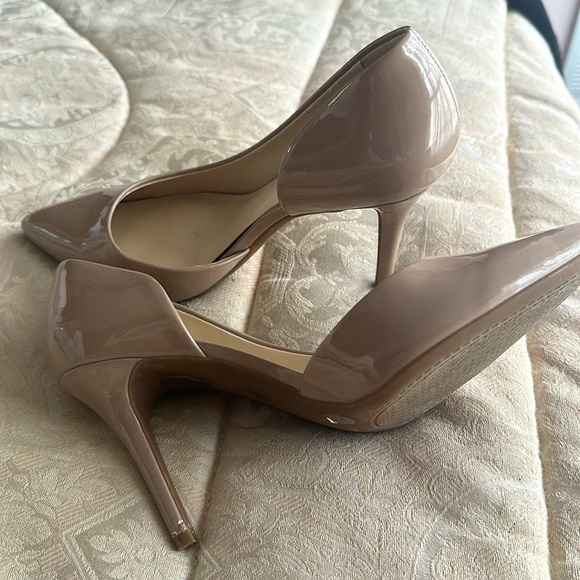 Jessica Simpson tan colour shoes - Picture 2 of 5